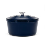 Ⓜ️🔵🔵🔵 La Fonderie 1890 ALMA25 - Pentola a Cocotte tonda in ghisa, smaltata blu, SENZA PFAS, PFAS FREE, pentola con 2 manici e coperchio, diametro 25 cm, Capienza 4,7 litri