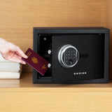 Ⓜ️🔵🔵🔵 SWEISS SXT6820 - Cassaforte con codice, chiave e impronta, 8 litri, Safe Box