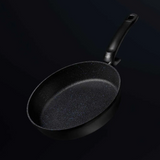 Ⓜ️🔵🔵🔵 Fissler Padella - Padella, Serie Adamant Comfort, Capacità 4.6 Litri, Diametro 32 cm, Nero senza PFOA (esterna/interna), Impugnatura ergonomica, Fondo Fissler CookStar