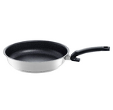 Ⓜ️🔵🔵🔵 Fissler Padella - Padella, Serie Adamant Premium, Capacità 3 Litri, Diametro 28 cm, Acciaio inox lucidato (esterna)/ Nero senza PFOA (interna), Impugnatura ergonomica, Fondo Fissler CookStar