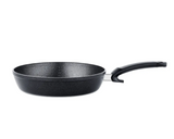 Ⓜ️🔵🔵🔵 Fissler Padella - Padella, Serie Adamant Comfort, Capacità 3.2 Litri, Diametro 28 cm, Nero senza PFOA (esterna/interna), Impugnatura ergonomica, Fondo Fissler CookStar
