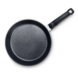 Ⓜ️🔵🔵🔵 Fissler Padella - Padella, Serie Adamant Comfort, Capacità 3.2 Litri, Diametro 28 cm, Nero senza PFOA (esterna/interna), Impugnatura ergonomica, Fondo Fissler CookStar