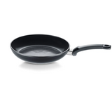 Ⓜ️🔵🔵🔵 Fissler Padella - Padella, Serie Ceratal Classic Orbit Black, Capacità 2.6 Litri, Diametro 28 cm, Impugnatura ergonomica, Fondo Fissler CookStar