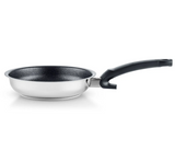 Ⓜ️🔵🔵🔵 Fissler Padella - Padella, Serie Adamant Premium, Capacità 1.1 Litri, Diametro 20 cm, Acciaio inox lucidato (esterna)/ Nero (interna), Impugnatura ergonomica, Fondo Fissler CookStar