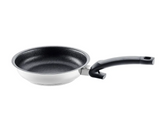 Ⓜ️🔵🔵🔵 Fissler Padella - Padella, Serie Adamant Premium, Capacità 1.1 Litri, Diametro 20 cm, Acciaio inox lucidato (esterna)/ Nero (interna), Impugnatura ergonomica, Fondo Fissler CookStar