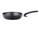 Ⓜ️🔵🔵🔵 Fissler Padella - Padella, Serie Adamant Comfort, Capacità 2.1 Litri, Diametro 24 cm, Impugnatura ergonomica, Nero (esterno/interno), Fondo Fissler CookStar