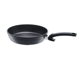 Ⓜ️🔵🔵🔵 Fissler Padella - Padella, Serie Adamant Comfort, Capacità 2.1 Litri, Diametro 24 cm, Impugnatura ergonomica, Nero (esterno/interno), Fondo Fissler CookStar