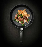 Ⓜ️🔵🔵🔵 Fissler Padella - Padella, Serie Adamant Comfort, Capacità 2.1 Litri, Diametro 24 cm, Impugnatura ergonomica, Nero (esterno/interno), Fondo Fissler CookStar