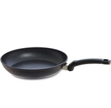 Ⓜ️🔵🔵🔵 Fissler Padella - Padella, Serie Adamant Classic, Capacità 1.1 Litri, Diametro 20 cm, Manico in plastica con occhiello, Nero senza PFOA (esterna/interna), Fondo Fissler CookStar