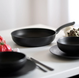 Ⓜ️🔵🔵🔵 Fissler Padella - Padella, Serie Cenit, Capacità 3.1 Litri, Diametro 28 cm, Impugnatura ergonomica, Alluminio, Antiaderente, Rivestimento a 3 strati