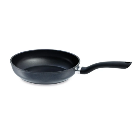 Ⓜ️🔵🔵🔵 Fissler Padella - Padella, Serie Cenit, Capacità 2 Litri, Diametro 24 cm, Impugnatura ergonomica, Alluminio, Antiaderente, Rivestimento a 3 strati