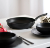 Ⓜ️🔵🔵🔵 Fissler Padella - Padella, Serie Cenit, Capacità 2 Litri, Diametro 24 cm, Impugnatura ergonomica, Alluminio, Antiaderente, Rivestimento a 3 strati