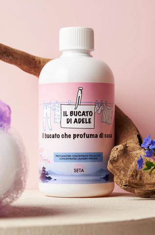 Ⓜ️🔵🔵🔵 IL BUCATO DI ADELE seta - Profumatore concentrato per bucato in lavatrice, fragranza "SETA", 1 flacone da 500 ml,  🐾💕 NON TESTATO SU ANIMALI 🌱 100% VEGAN, 🇮🇹 MADE IN ITALY