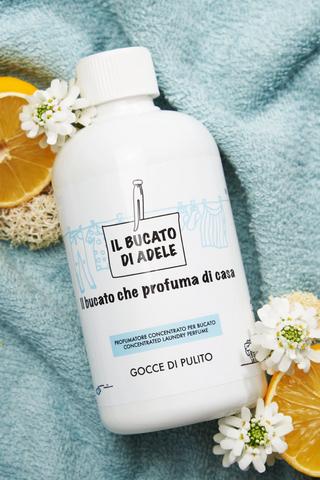 Ⓜ️🔵🔵🔵 IL BUCATO DI ADELE gocce di pulito - Profumatore concentrato per bucato in lavatrice, fragranza "GOCCE DI PULITO", 1 flacone da 500 ml,  🐾💕 NON TESTATO SU ANIMALI 🌱 100% VEGAN, 🇮🇹 MADE IN ITALY