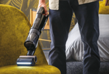 Ⓜ️🔵🔵🔵 Hoover HFX10P 011 -  Scopa elettrica senza filo HFX Senza sacco, SVUOTAMENTO SUPER-FACILE, Throw-Off, capacità container 1,2 litri, 21.6 V, durata batteria fino a 30 min, ricarica in 3,5 h, Urban Black