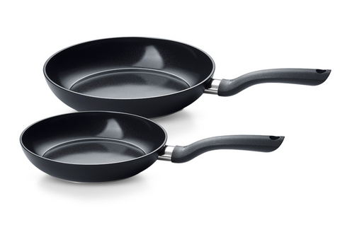 Ⓜ️🔵🔵🔵 Fissler Essential Set 2 pezzi padella 24 cm e padella 28 cm nere - [📦🚨Spedizione immediata!🚚💨] Padelle con rivestimento antiaderente ceramico a base d’acqua realizzato senza PFAS/PTFE, 100% alluminio riciclato, Made in Germany